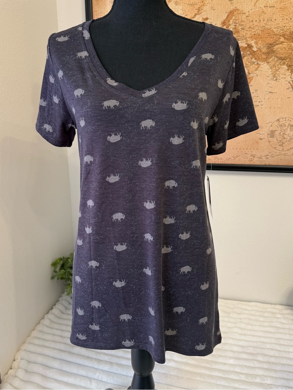 Lularoe Christy v neck tee size small